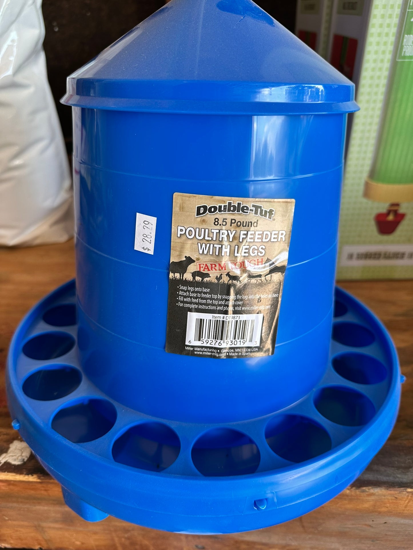 POULTRY FEEDER W/LEGS